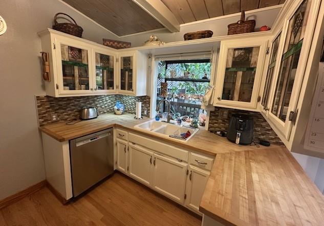 Detail Gallery Image 14 of 54 For 525 Wellington Dr, San Carlos,  CA 94070 - 4 Beds | 3 Baths