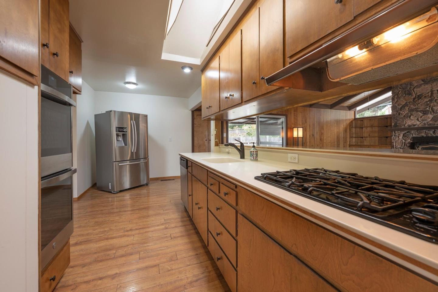 Detail Gallery Image 10 of 39 For 1089 Sycamore Dr, Millbrae,  CA 94030 - 3 Beds | 2 Baths