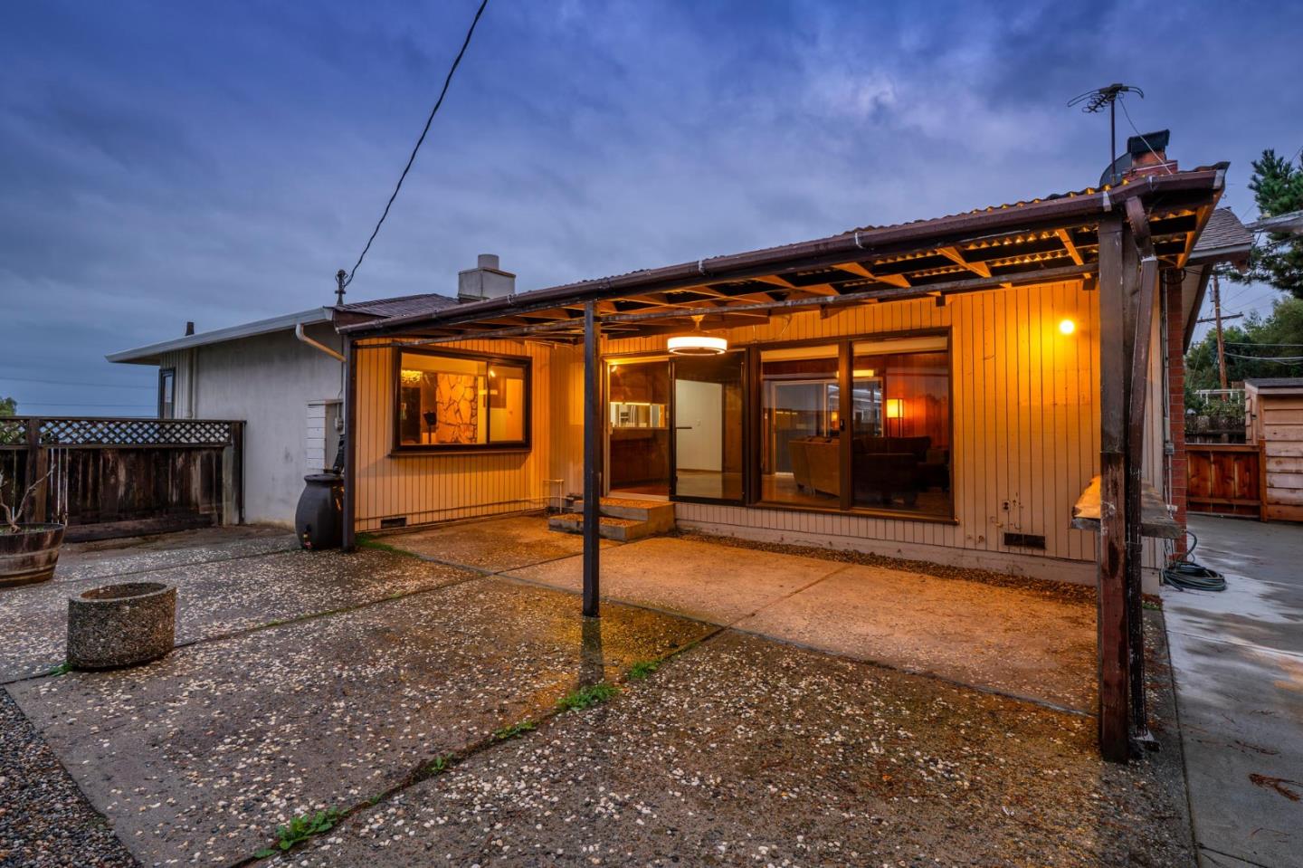 Detail Gallery Image 34 of 39 For 1089 Sycamore Dr, Millbrae,  CA 94030 - 3 Beds | 2 Baths