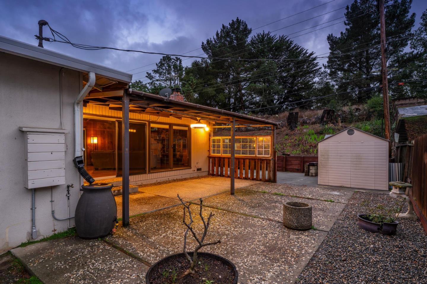 Detail Gallery Image 35 of 39 For 1089 Sycamore Dr, Millbrae,  CA 94030 - 3 Beds | 2 Baths