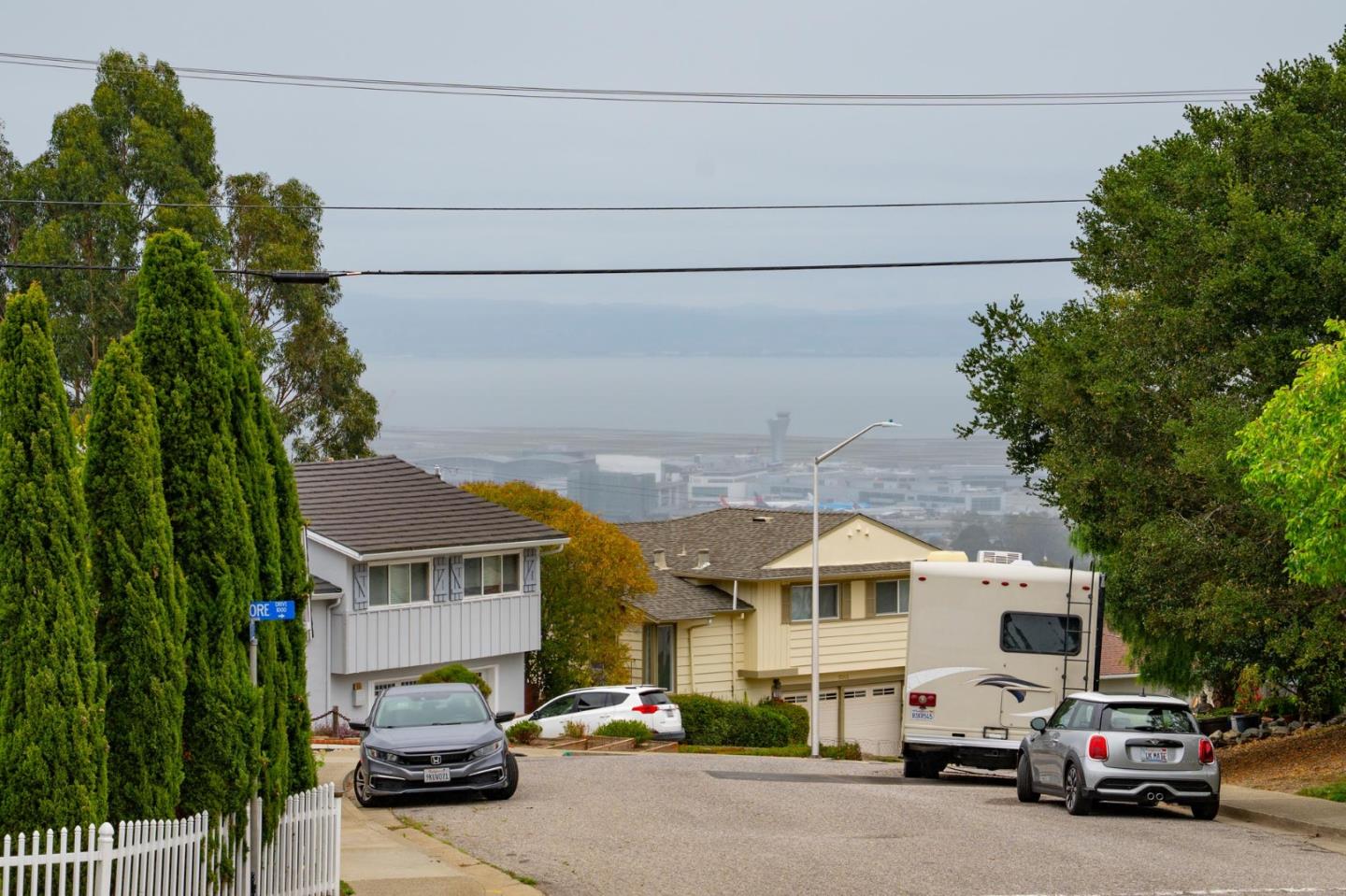 Detail Gallery Image 6 of 39 For 1089 Sycamore Dr, Millbrae,  CA 94030 - 3 Beds | 2 Baths