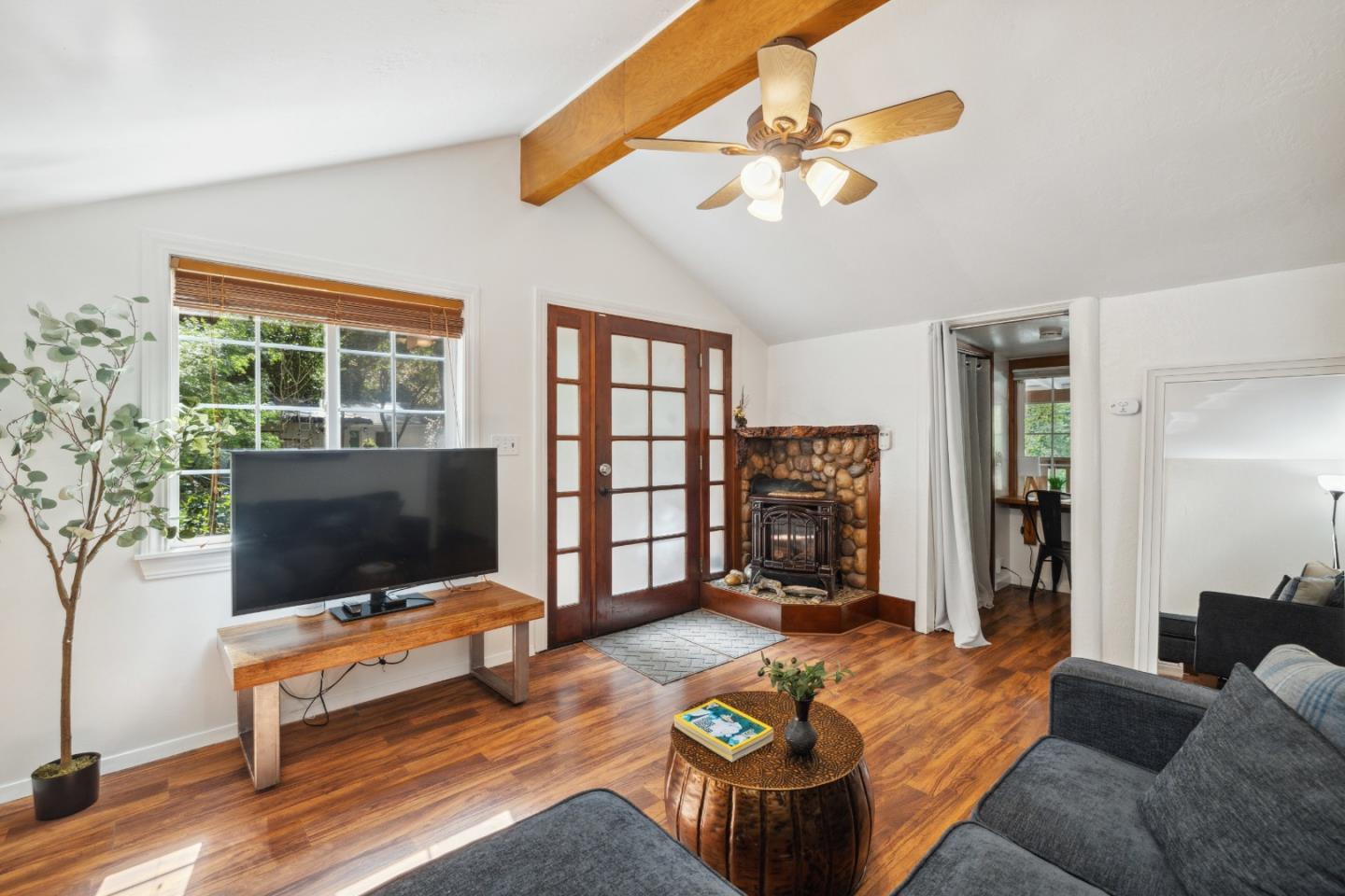 Detail Gallery Image 5 of 38 For 15300 Highway 9, Boulder Creek,  CA 95006 - 3 Beds | 1 Baths