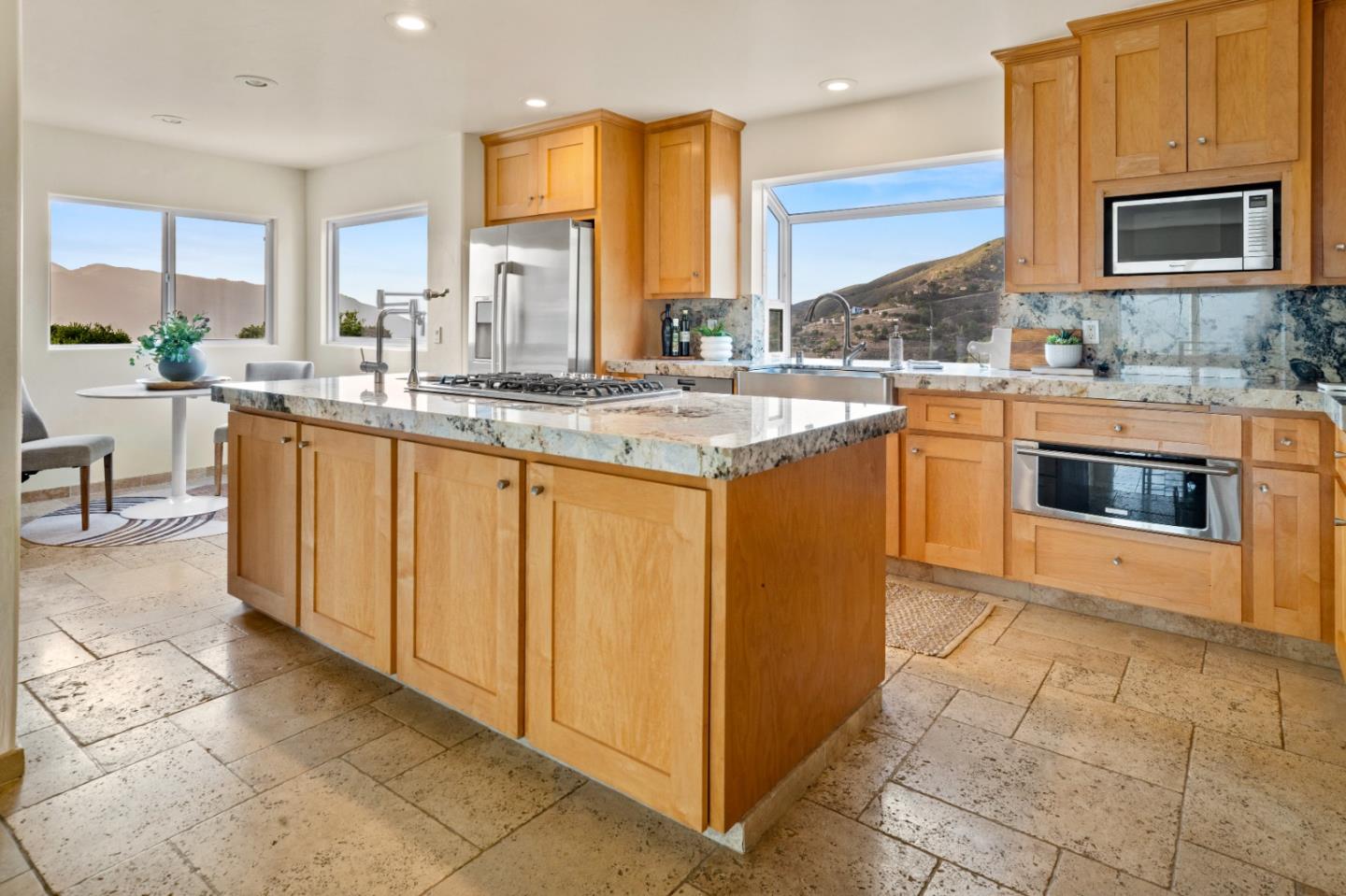 Detail Gallery Image 11 of 30 For 320 El Caminito Rd, Carmel Valley,  CA 93924 - 3 Beds | 2/1 Baths