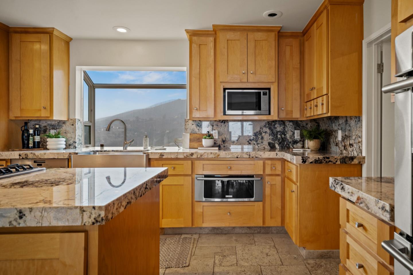 Detail Gallery Image 12 of 30 For 320 El Caminito Rd, Carmel Valley,  CA 93924 - 3 Beds | 2/1 Baths