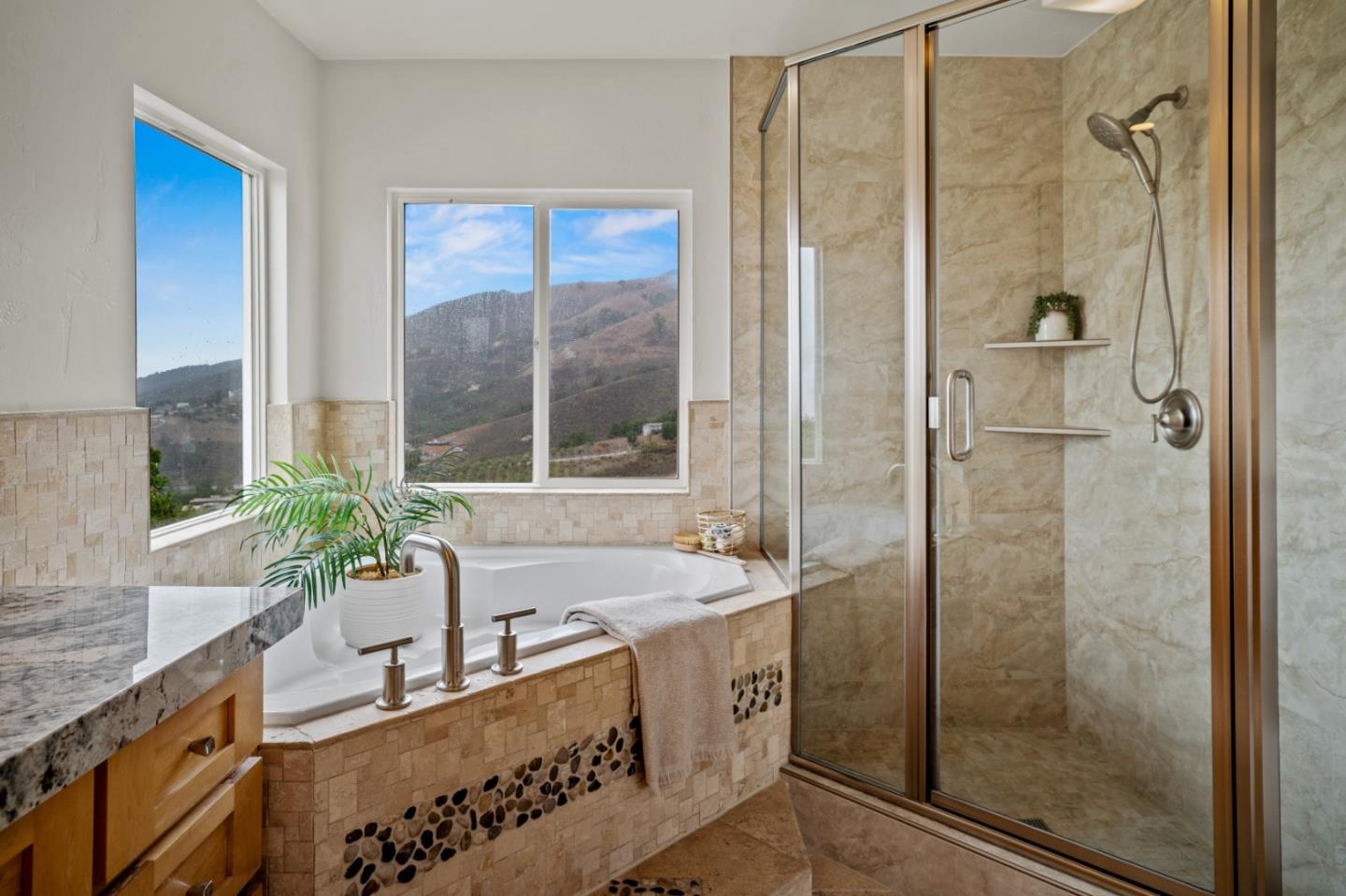 Detail Gallery Image 22 of 30 For 320 El Caminito Rd, Carmel Valley,  CA 93924 - 3 Beds | 2/1 Baths