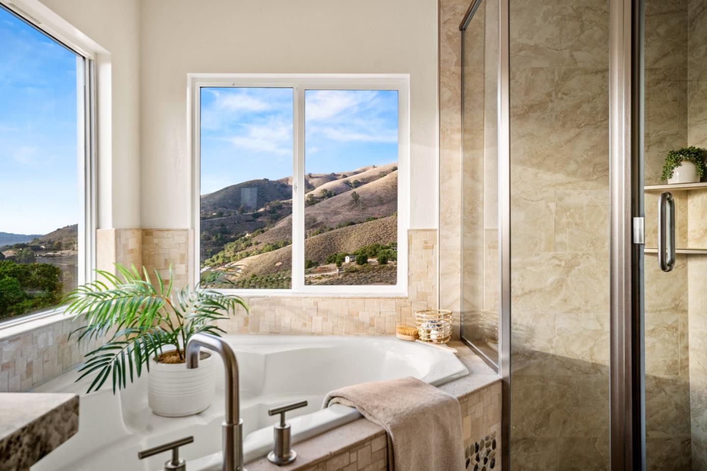 Detail Gallery Image 23 of 30 For 320 El Caminito Rd, Carmel Valley,  CA 93924 - 3 Beds | 2/1 Baths