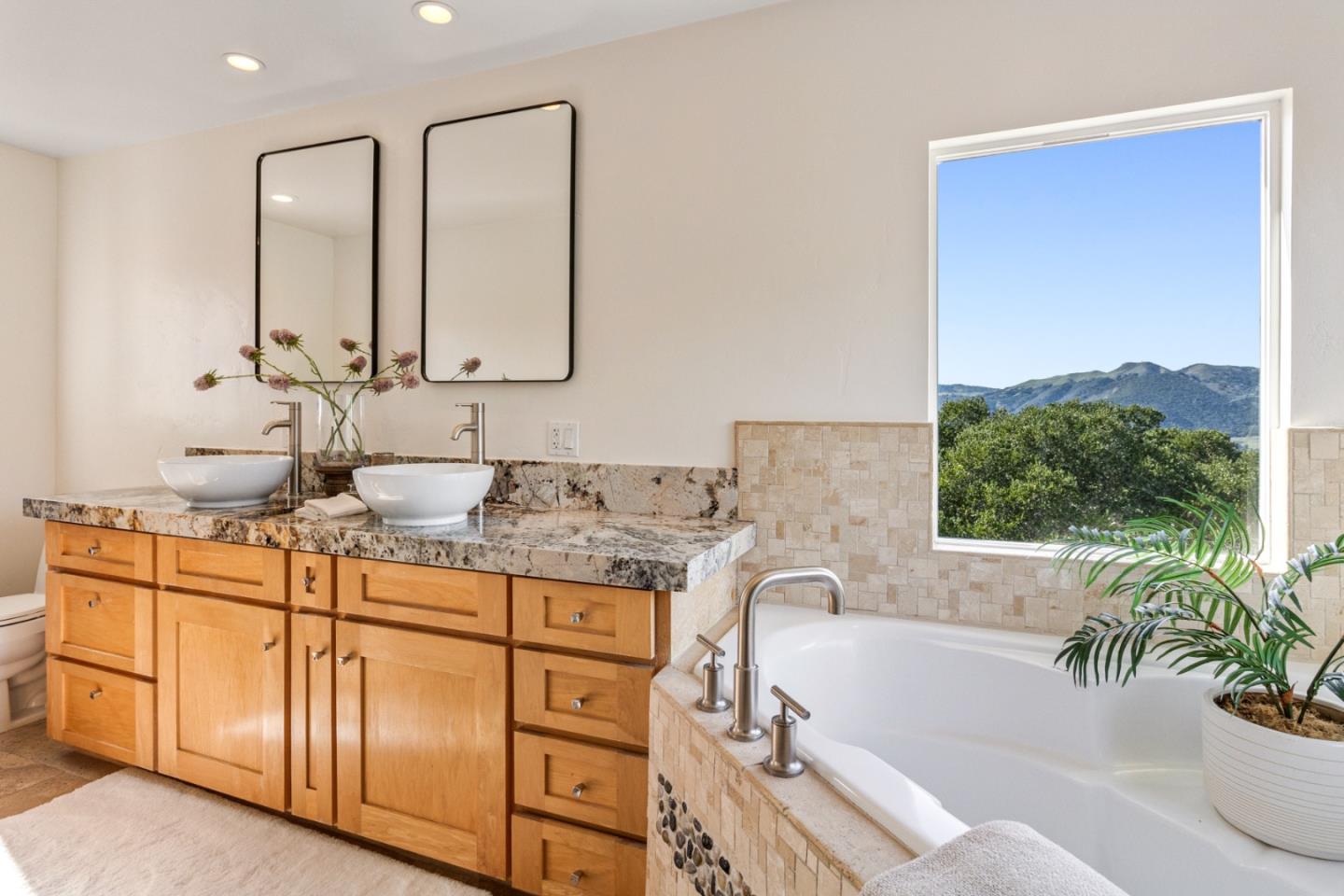 Detail Gallery Image 31 of 62 For 320 El Caminito Rd, Carmel Valley,  CA 93924 - 3 Beds | 2/1 Baths