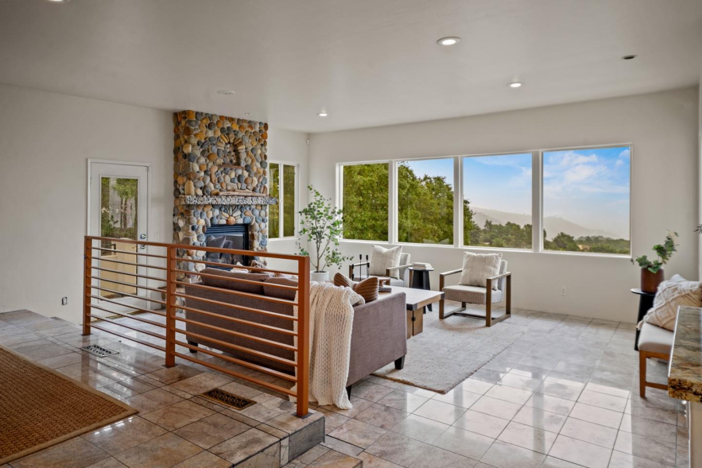 Detail Gallery Image 6 of 30 For 320 El Caminito Rd, Carmel Valley,  CA 93924 - 3 Beds | 2/1 Baths