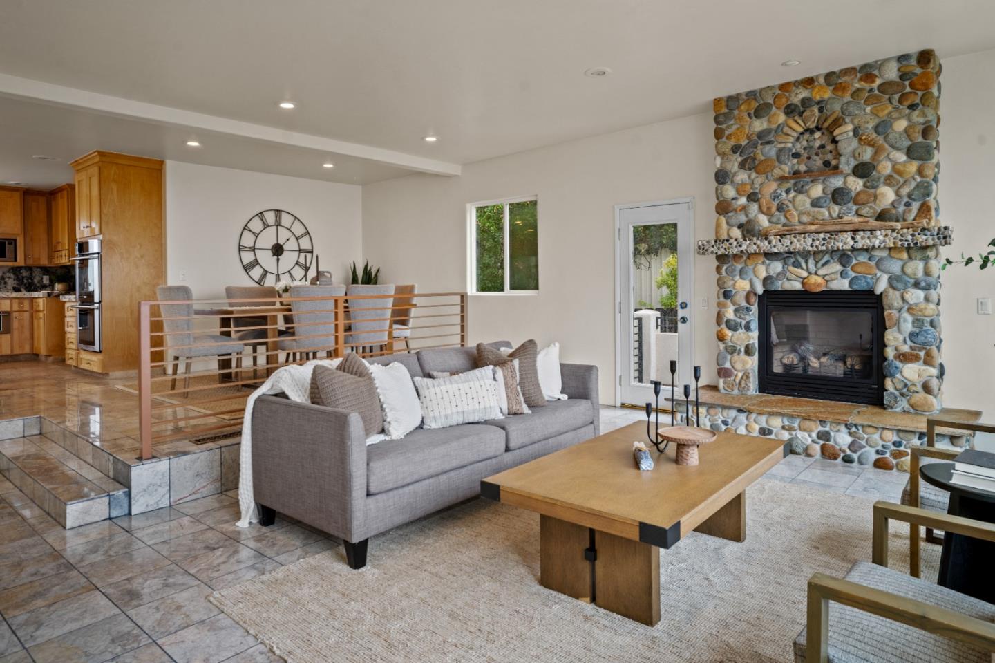 Detail Gallery Image 9 of 30 For 320 El Caminito Rd, Carmel Valley,  CA 93924 - 3 Beds | 2/1 Baths