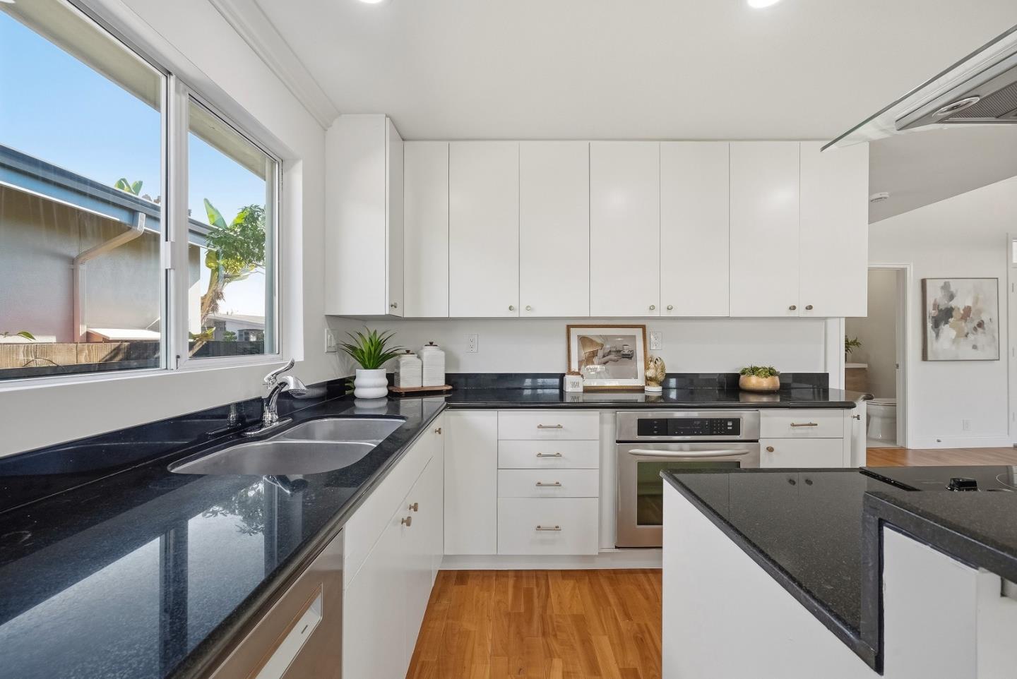 Detail Gallery Image 17 of 41 For 142 Shooting Star Isle, Foster City,  CA 94404 - 4 Beds | 2/1 Baths