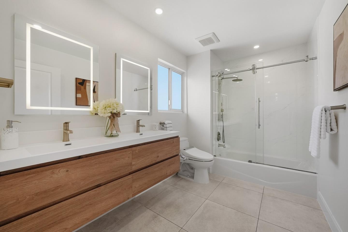 Detail Gallery Image 33 of 41 For 142 Shooting Star Isle, Foster City,  CA 94404 - 4 Beds | 2/1 Baths