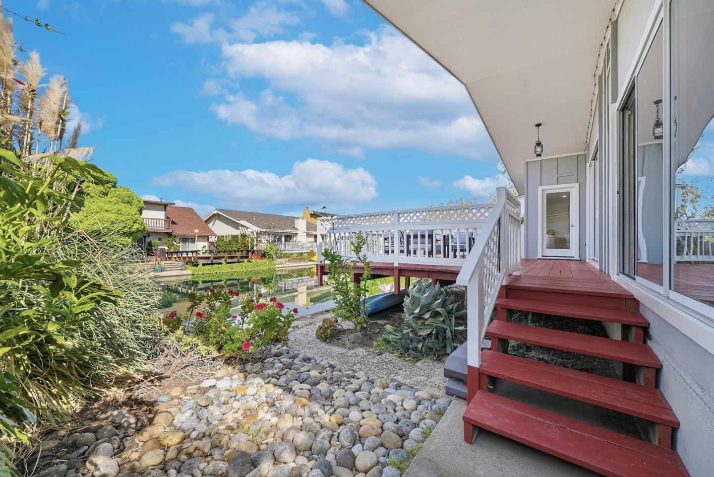 Detail Gallery Image 34 of 41 For 142 Shooting Star Isle, Foster City,  CA 94404 - 4 Beds | 2/1 Baths