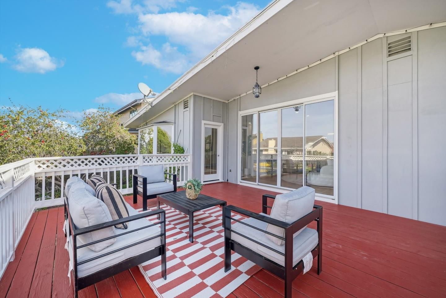 Detail Gallery Image 6 of 41 For 142 Shooting Star Isle, Foster City,  CA 94404 - 4 Beds | 2/1 Baths