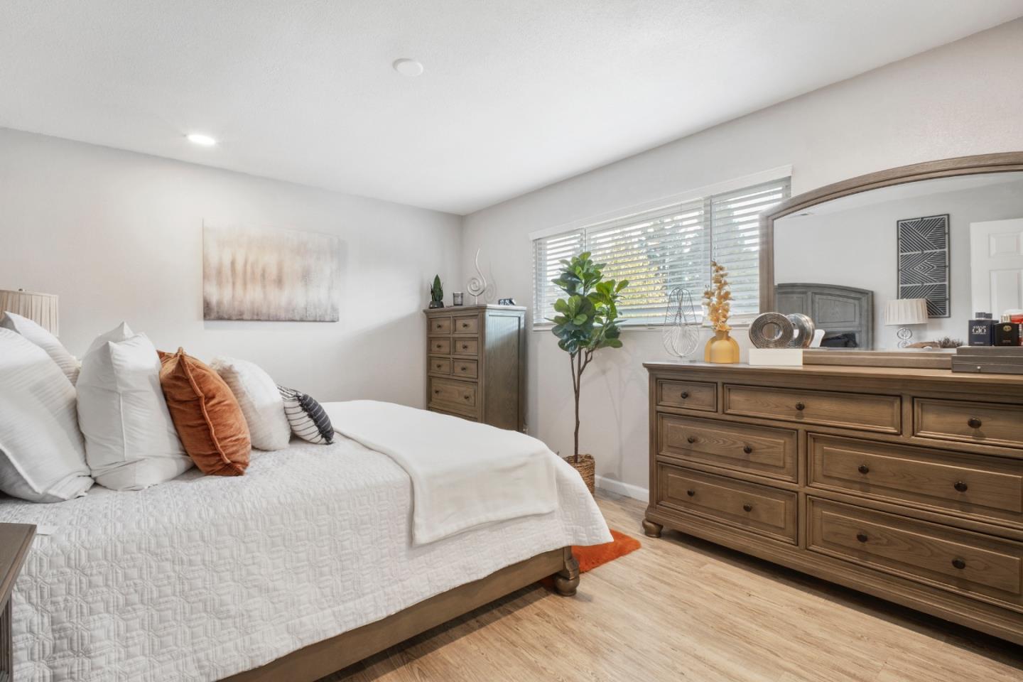 Detail Gallery Image 7 of 40 For 5393 Palm Grove Ct, San Jose,  CA 95123 - 3 Beds | 1/1 Baths