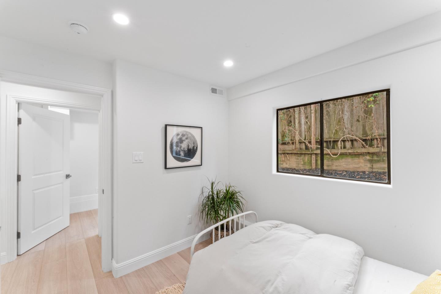 Detail Gallery Image 10 of 30 For 339 Monterey St, Brisbane,  CA 94005 - 2 Beds | 2/1 Baths