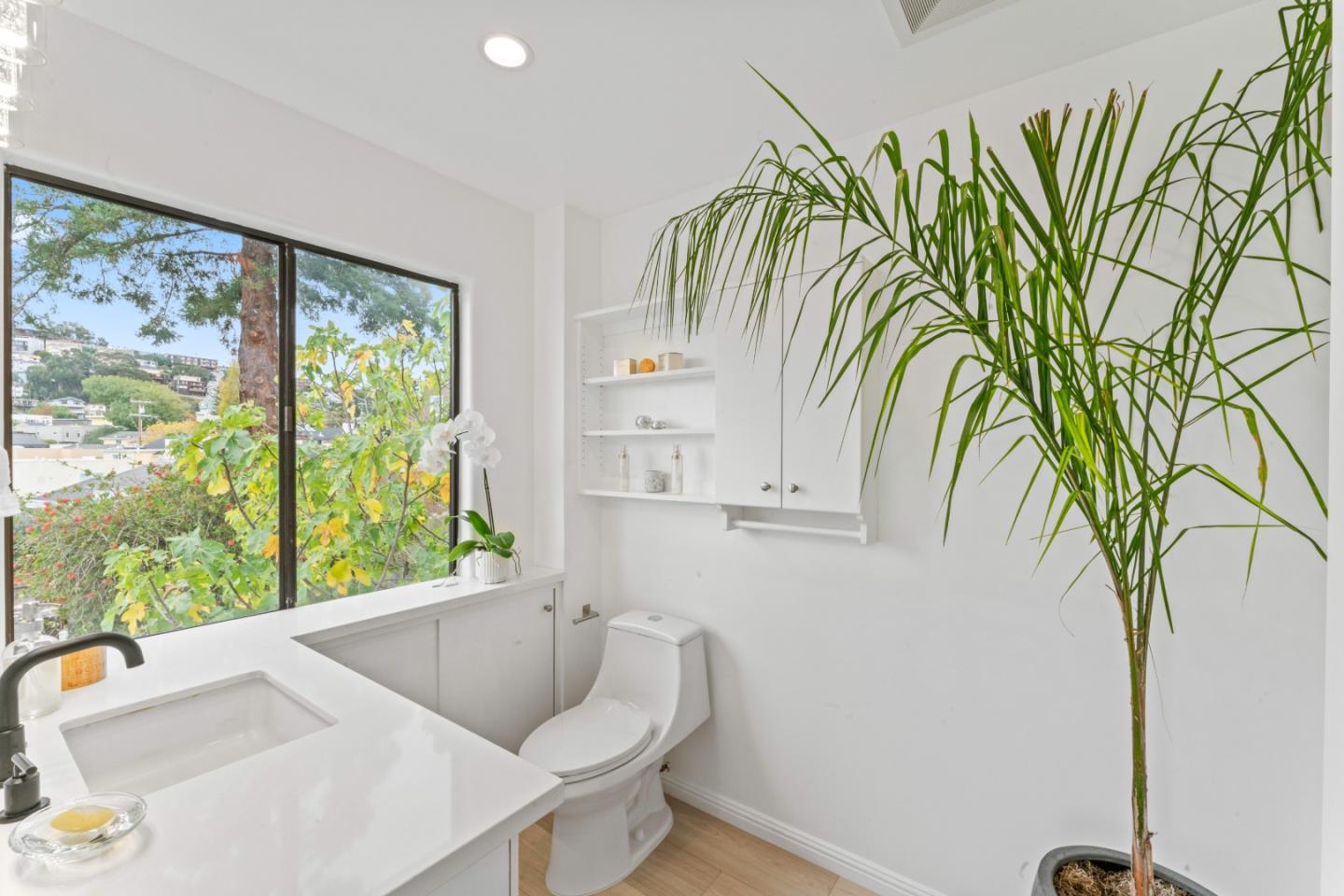 Detail Gallery Image 11 of 30 For 339 Monterey St, Brisbane,  CA 94005 - 2 Beds | 2/1 Baths