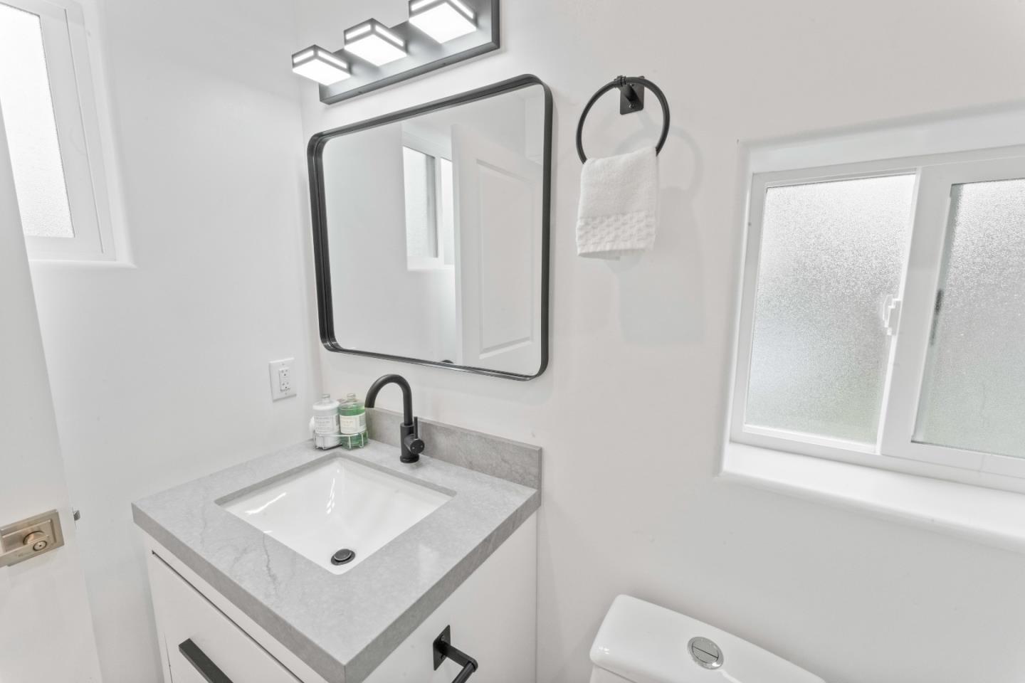 Detail Gallery Image 22 of 30 For 339 Monterey St, Brisbane,  CA 94005 - 2 Beds | 2/1 Baths