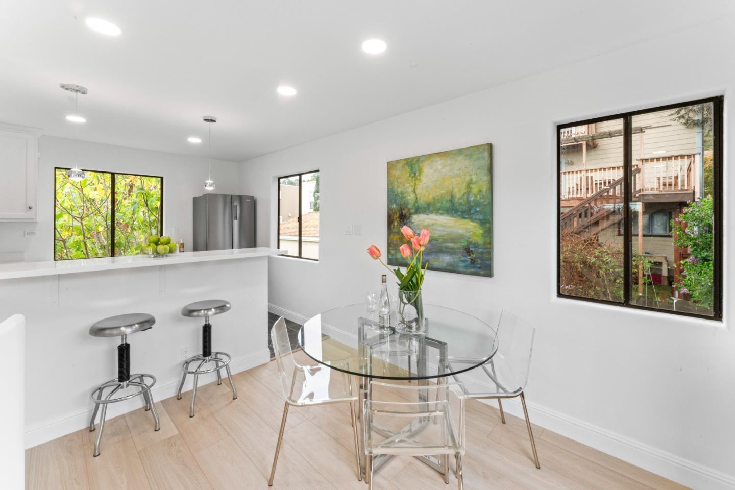 Detail Gallery Image 3 of 30 For 339 Monterey St, Brisbane,  CA 94005 - 2 Beds | 2/1 Baths