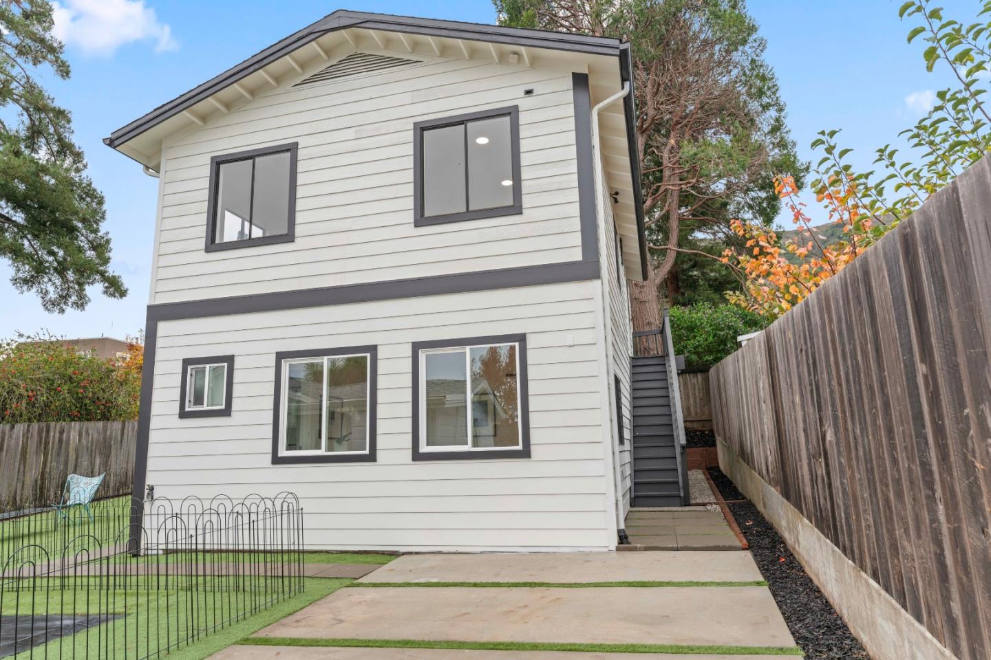 Detail Gallery Image 5 of 30 For 339 Monterey St, Brisbane,  CA 94005 - 2 Beds | 2/1 Baths