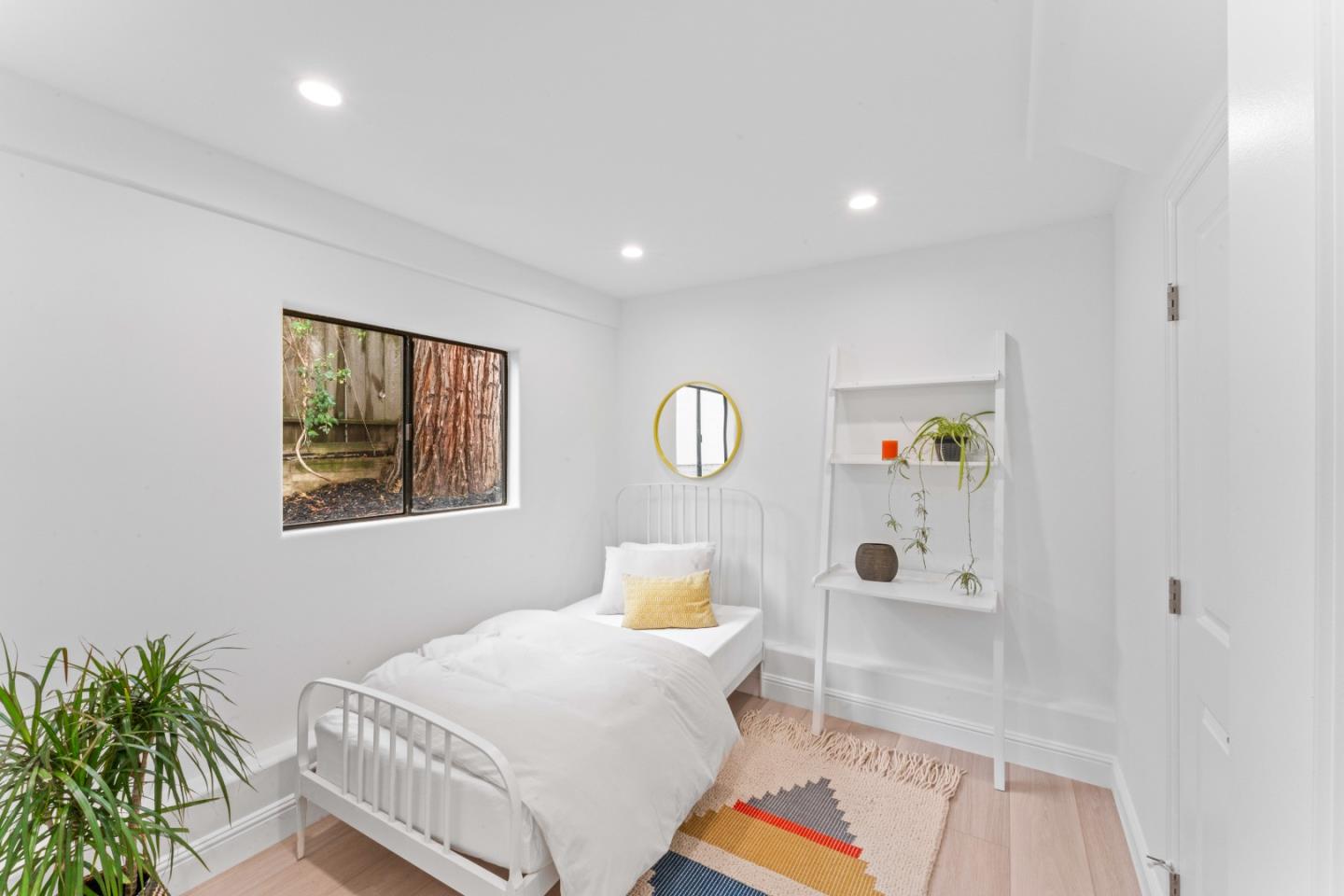 Detail Gallery Image 9 of 30 For 339 Monterey St, Brisbane,  CA 94005 - 2 Beds | 2/1 Baths