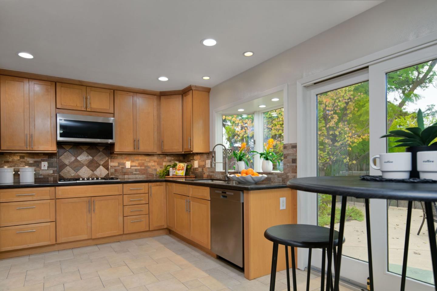 Detail Gallery Image 11 of 43 For 6228 via De Adrianna, San Jose,  CA 95120 - 3 Beds | 2 Baths