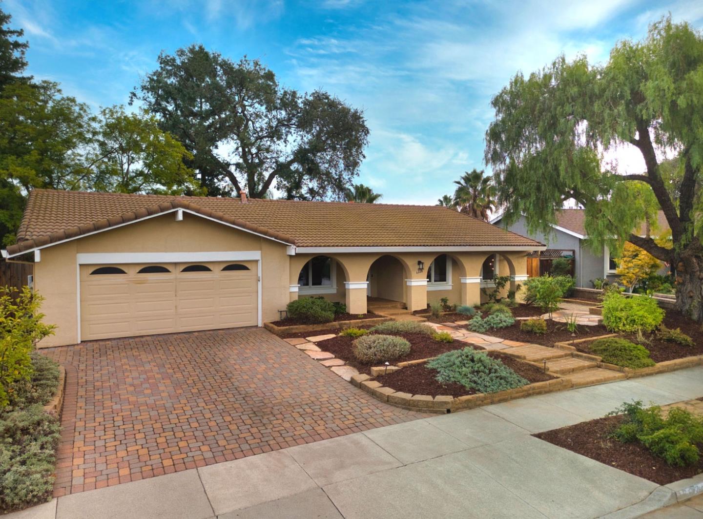 Detail Gallery Image 4 of 43 For 6228 via De Adrianna, San Jose,  CA 95120 - 3 Beds | 2 Baths