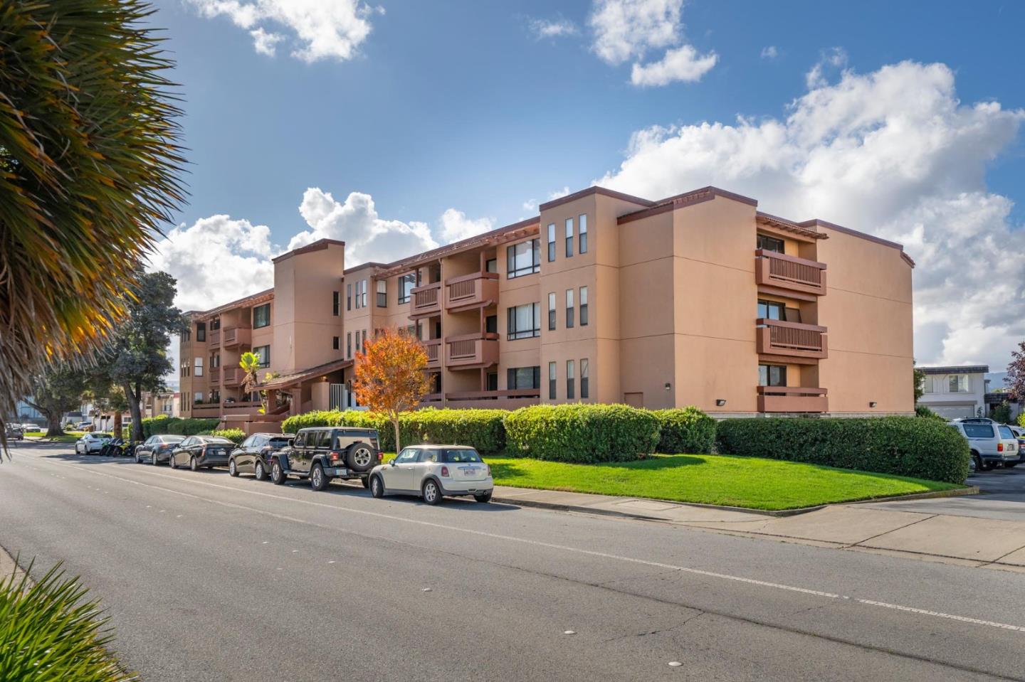 Detail Gallery Image 2 of 55 For 490 Mariners Island Blvd #102,  San Mateo,  CA 94404 - 1 Beds | 1 Baths