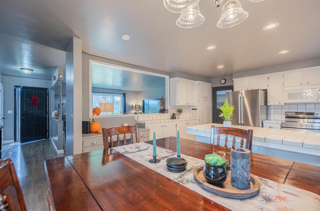 Detail Gallery Image 4 of 54 For 7561 Chester Dr, Salinas,  CA 93907 - 3 Beds | 2 Baths