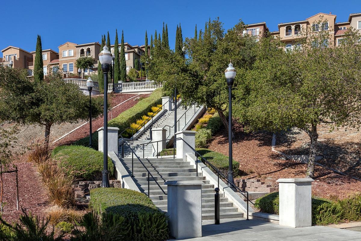 Detail Gallery Image 8 of 10 For 727 Altino Blvd, San Jose,  CA 95136 - 4 Beds | 3/1 Baths