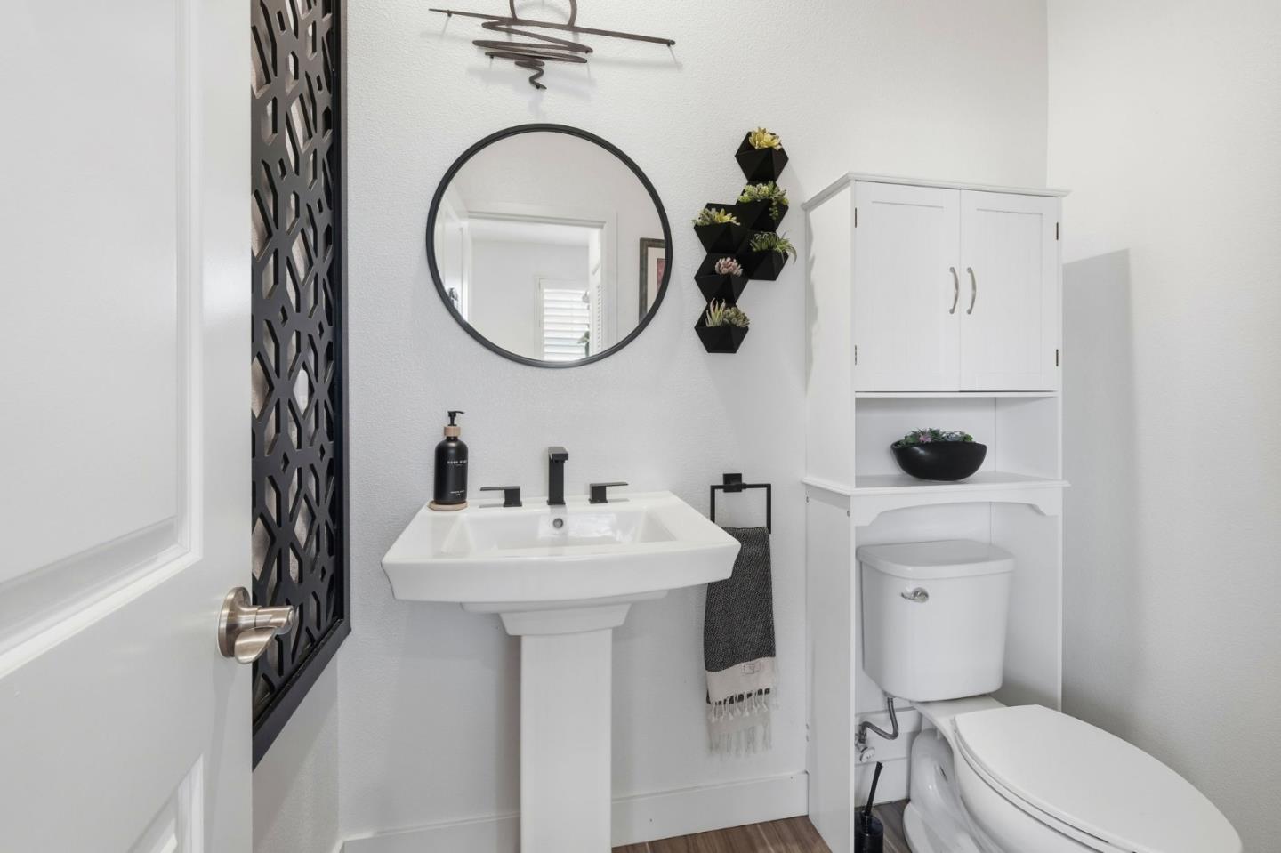 Detail Gallery Image 13 of 30 For 325 Skyforest Way, Scotts Valley,  CA 95066 - 4 Beds | 2/1 Baths