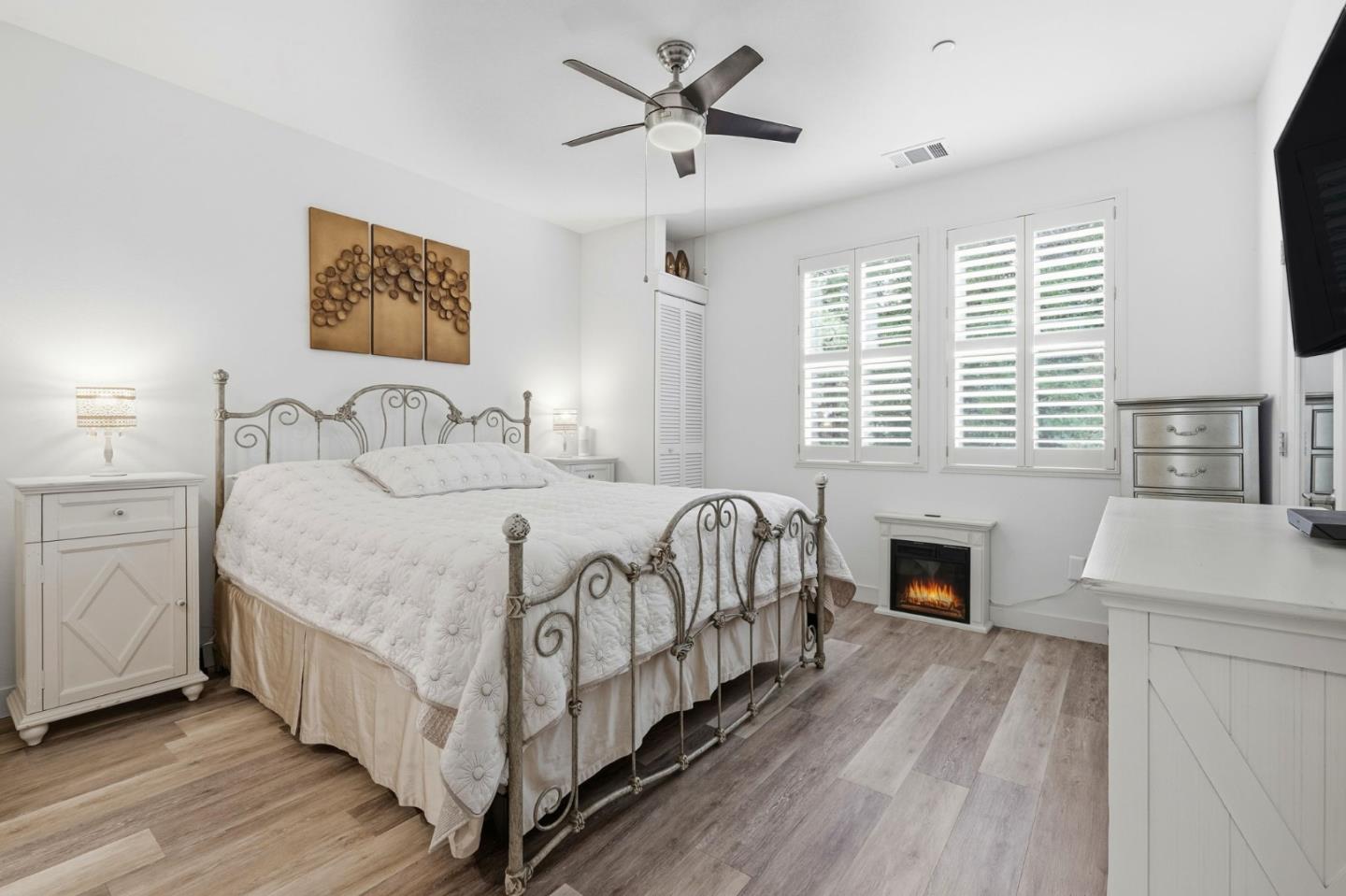 Detail Gallery Image 15 of 30 For 325 Skyforest Way, Scotts Valley,  CA 95066 - 4 Beds | 2/1 Baths