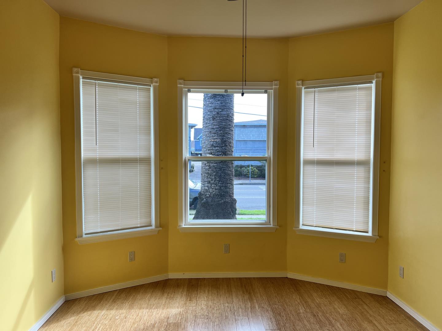 Detail Gallery Image 3 of 18 For 813 N Branciforte Ave, Santa Cruz,  CA 95062 - 2 Beds | 2 Baths
