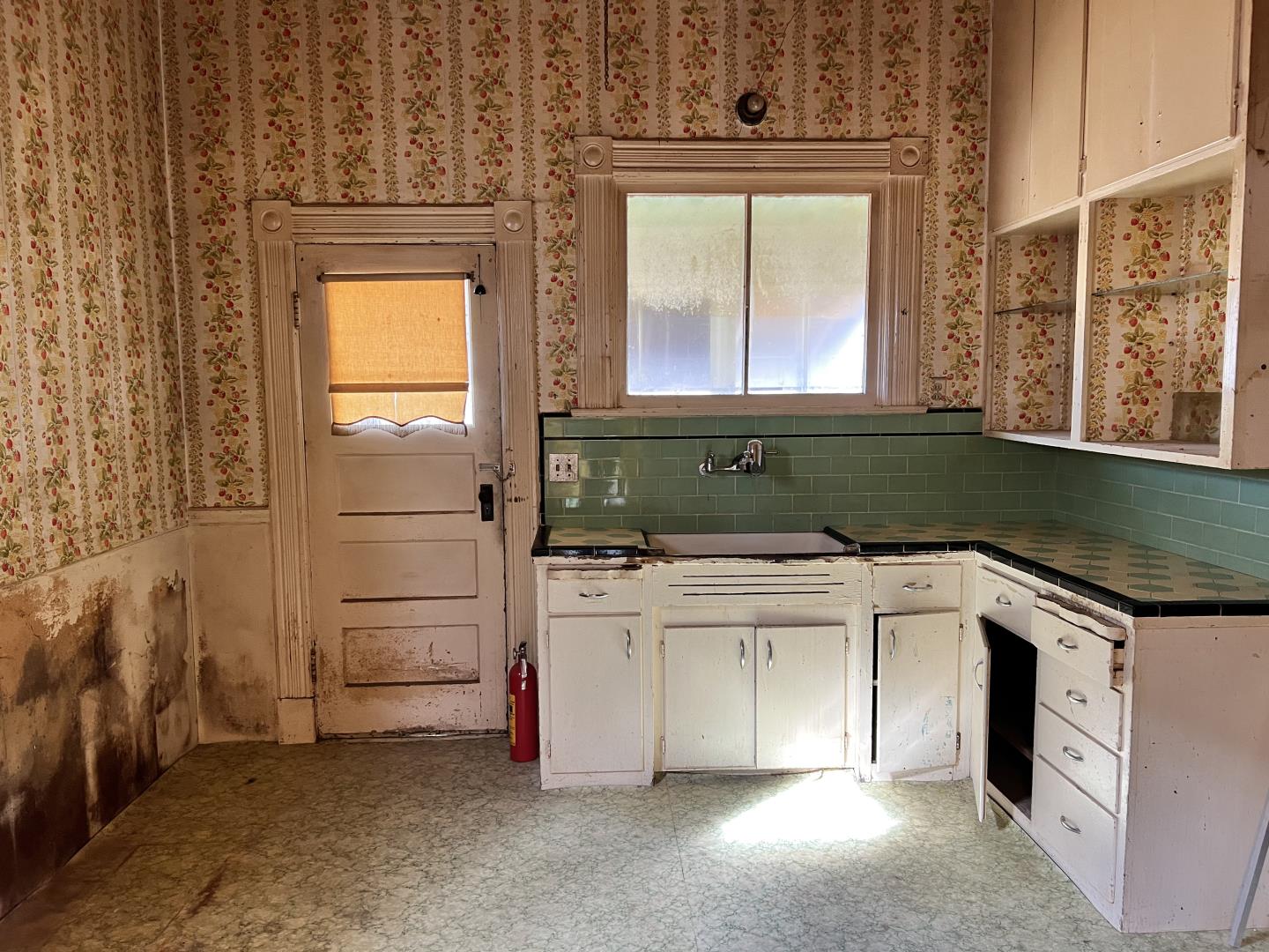 Detail Gallery Image 4 of 18 For 813 N Branciforte Ave, Santa Cruz,  CA 95062 - 2 Beds | 2 Baths