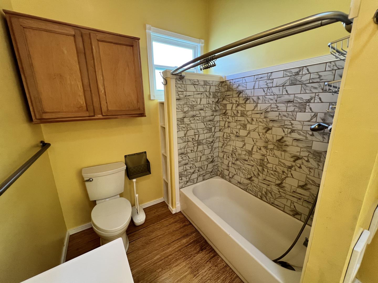 Detail Gallery Image 7 of 18 For 813 N Branciforte Ave, Santa Cruz,  CA 95062 - 2 Beds | 2 Baths