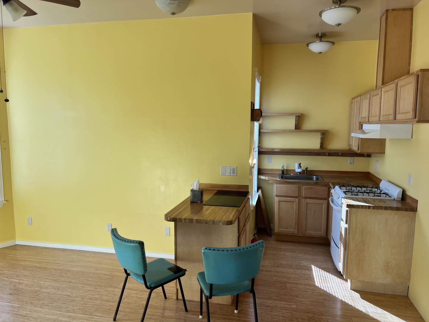 Detail Gallery Image 8 of 18 For 813 N Branciforte Ave, Santa Cruz,  CA 95062 - 2 Beds | 2 Baths