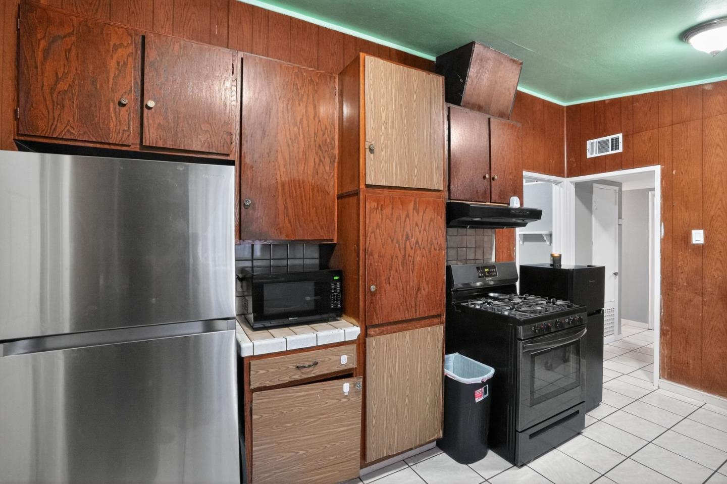 Detail Gallery Image 10 of 38 For 2509 Illinois St, East Palo Alto,  CA 94303 - 3 Beds | 1 Baths