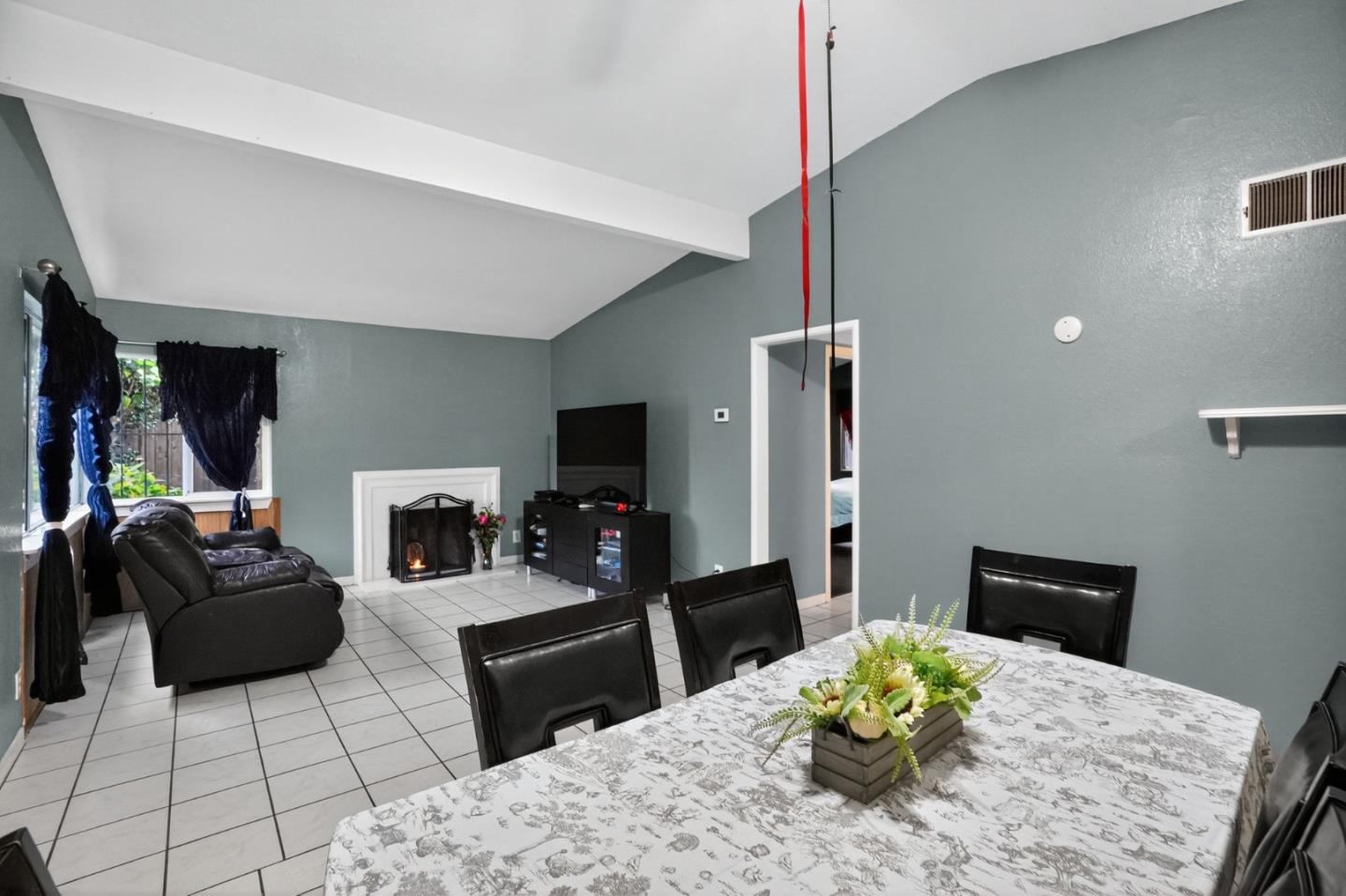 Detail Gallery Image 11 of 38 For 2509 Illinois St, East Palo Alto,  CA 94303 - 3 Beds | 1 Baths