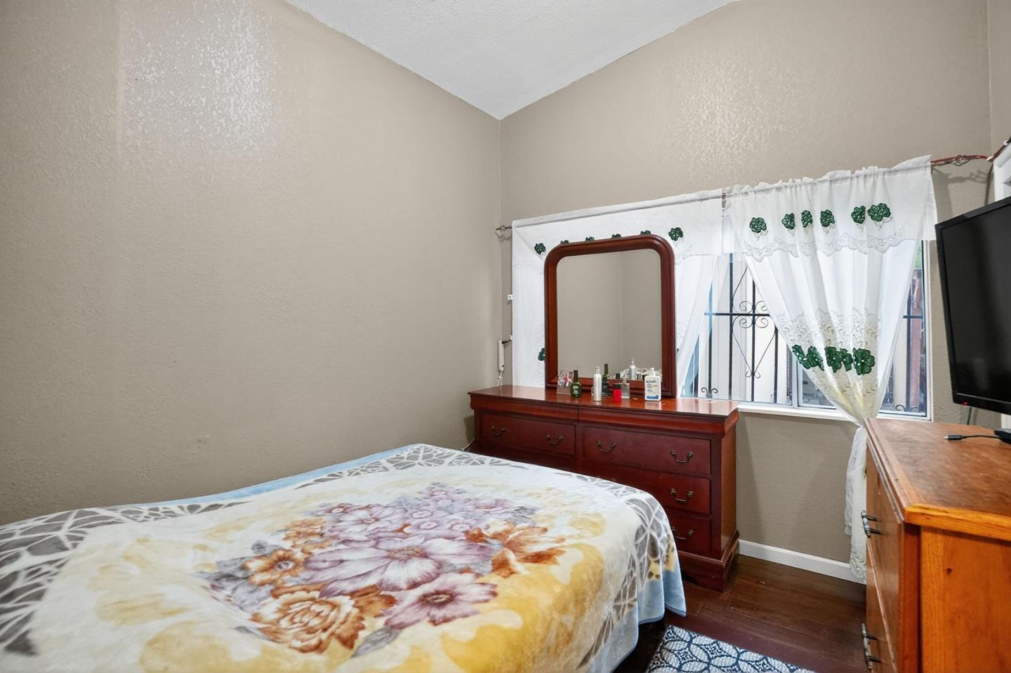 Detail Gallery Image 15 of 38 For 2509 Illinois St, East Palo Alto,  CA 94303 - 3 Beds | 1 Baths