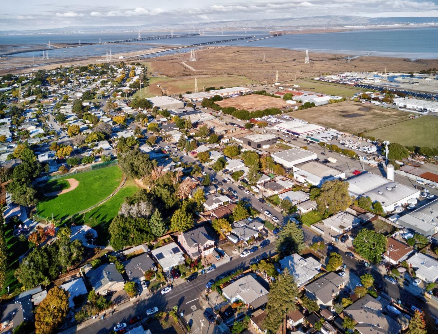Detail Gallery Image 27 of 38 For 2509 Illinois St, East Palo Alto,  CA 94303 - 3 Beds | 1 Baths