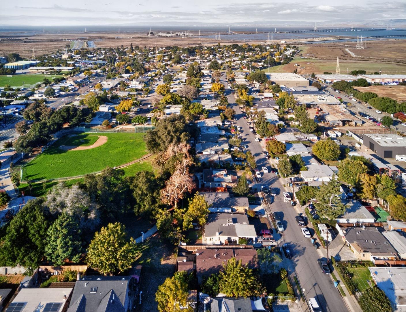 Detail Gallery Image 34 of 38 For 2509 Illinois St, East Palo Alto,  CA 94303 - 3 Beds | 1 Baths