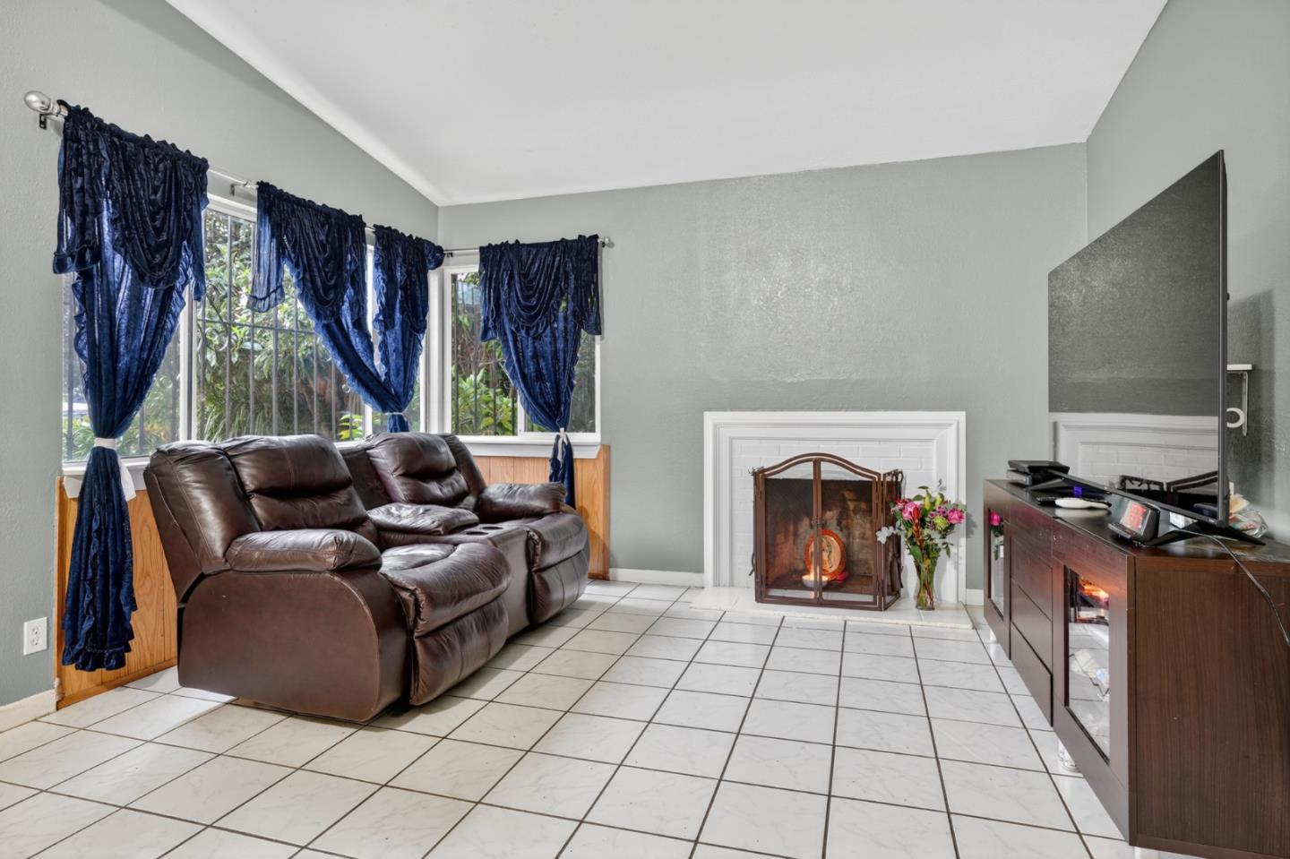 Detail Gallery Image 5 of 38 For 2509 Illinois St, East Palo Alto,  CA 94303 - 3 Beds | 1 Baths