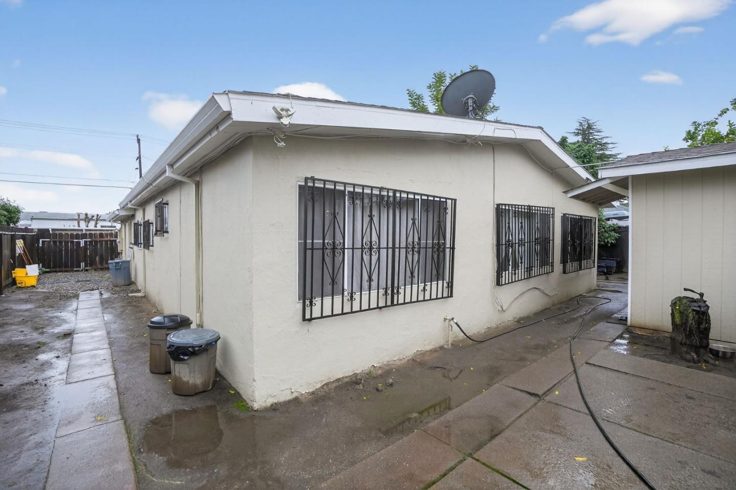 Detail Gallery Image 6 of 38 For 2509 Illinois St, East Palo Alto,  CA 94303 - 3 Beds | 1 Baths