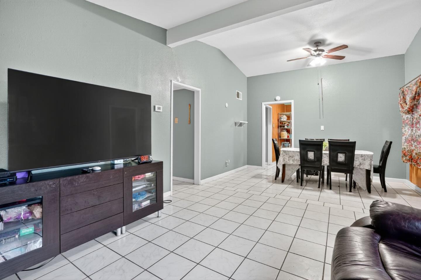 Detail Gallery Image 8 of 38 For 2509 Illinois St, East Palo Alto,  CA 94303 - 3 Beds | 1 Baths