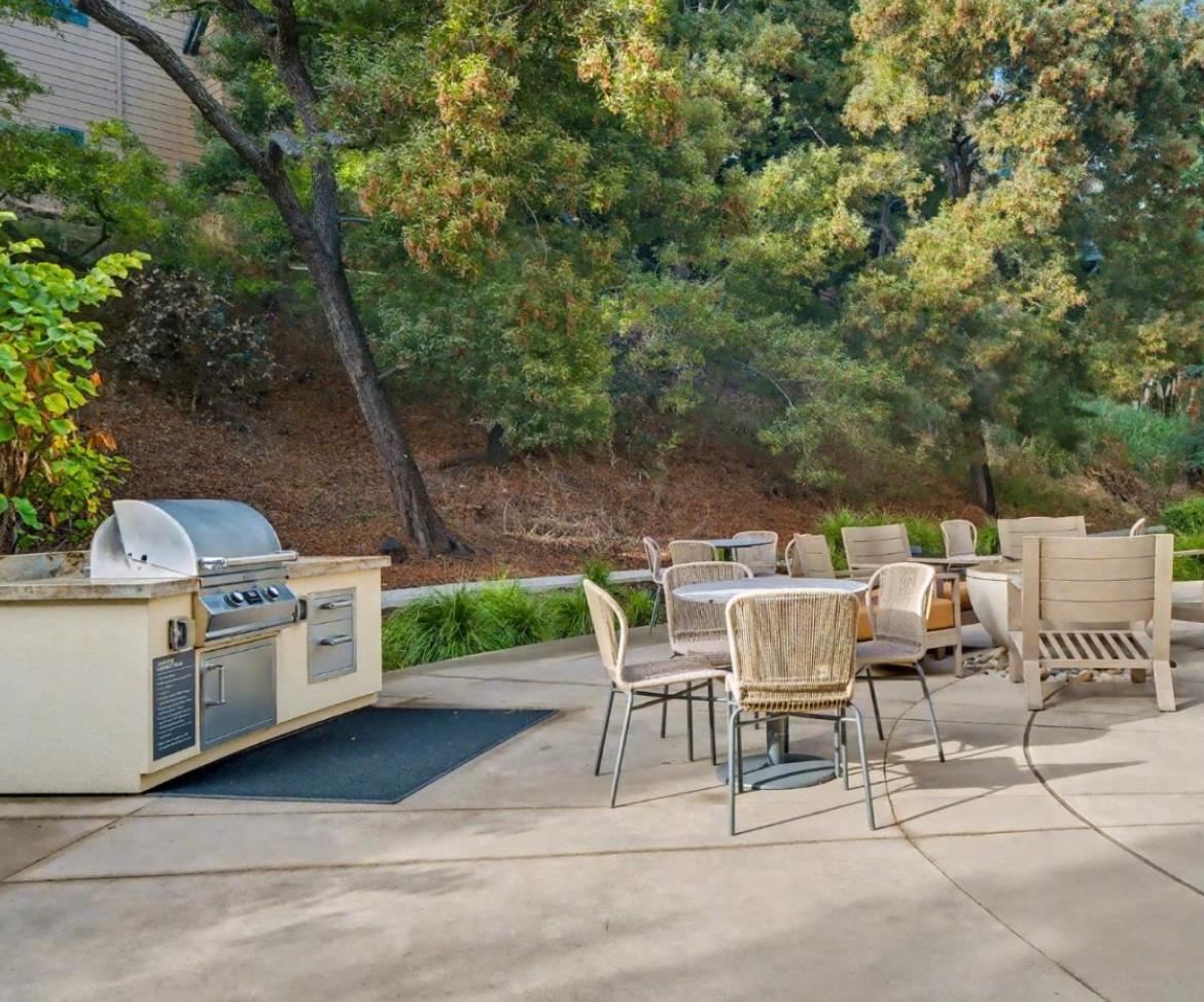 Detail Gallery Image 16 of 16 For 400 El Camino Real #403,  Belmont,  CA 94002 - 1 Beds | 1 Baths