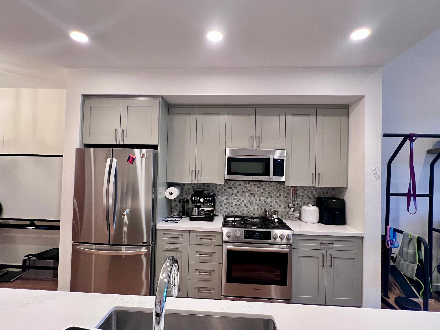 Detail Gallery Image 3 of 16 For 400 El Camino Real #403,  Belmont,  CA 94002 - 1 Beds | 1 Baths