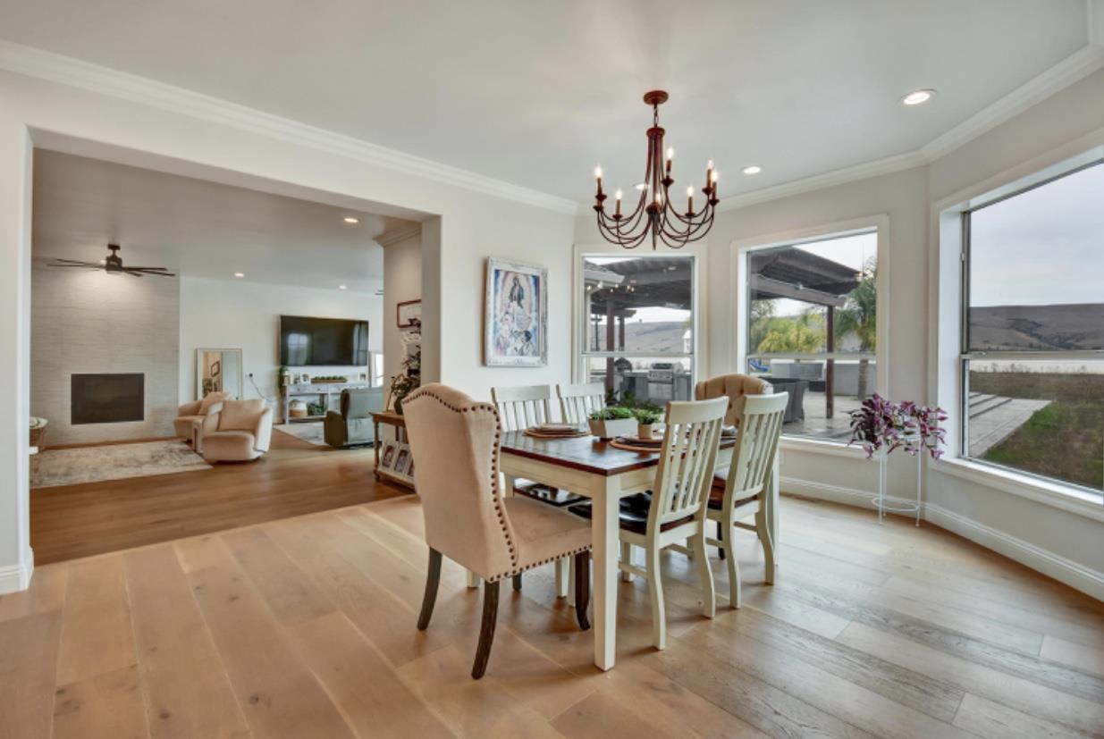 Detail Gallery Image 13 of 35 For 194 Lantz Dr, Morgan Hill,  CA 95037 - 4 Beds | 5 Baths