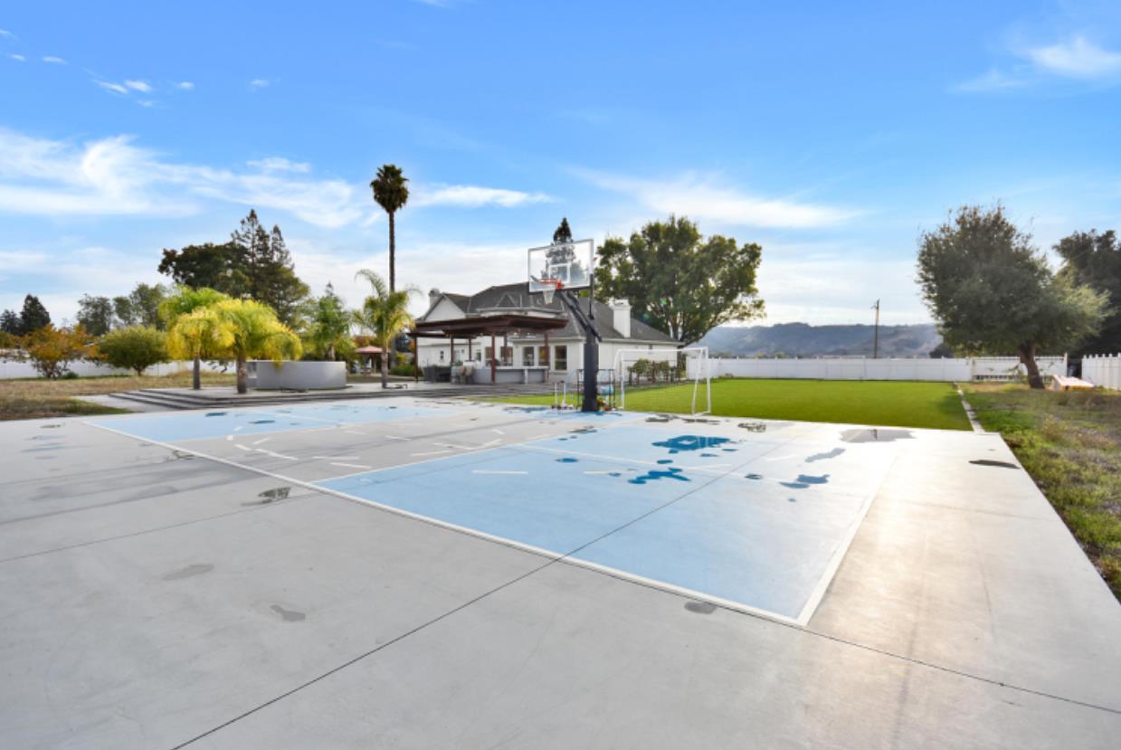 Detail Gallery Image 29 of 35 For 194 Lantz Dr, Morgan Hill,  CA 95037 - 4 Beds | 5 Baths