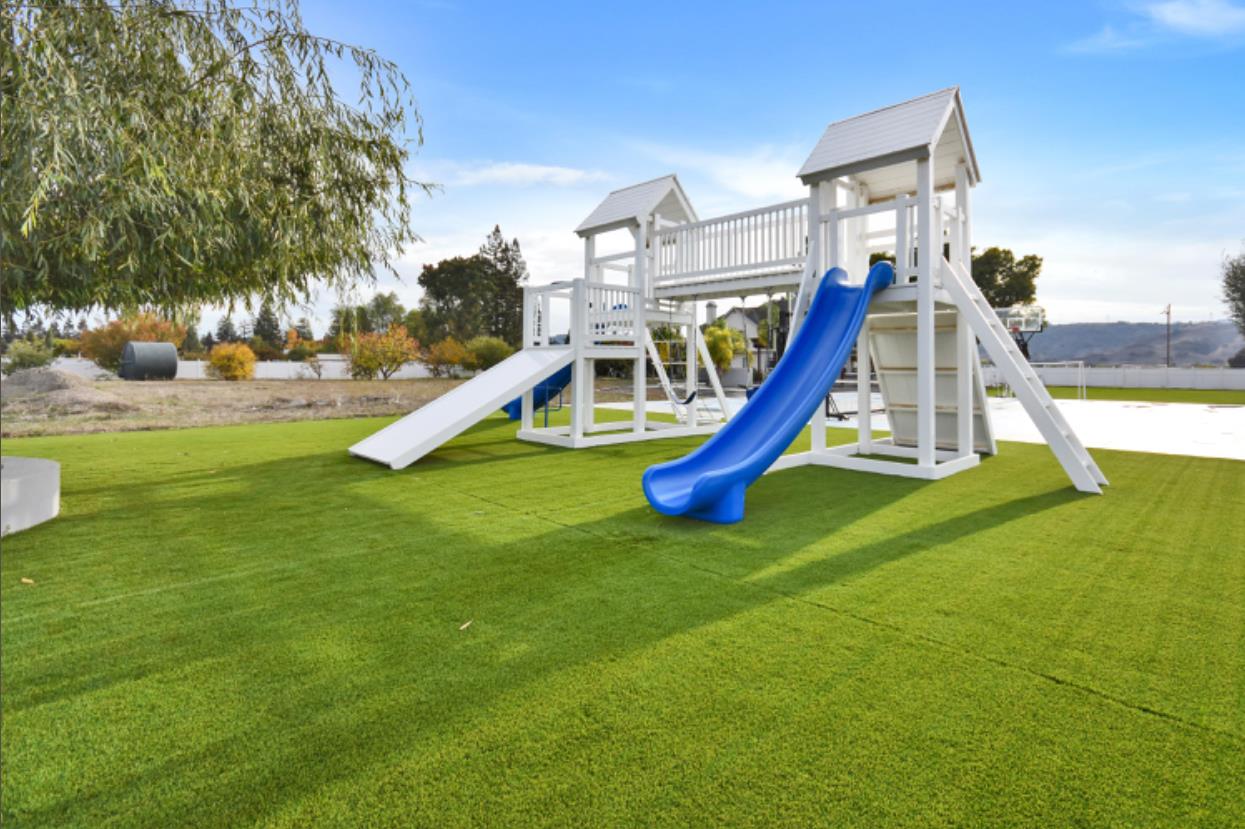 Detail Gallery Image 30 of 35 For 194 Lantz Dr, Morgan Hill,  CA 95037 - 4 Beds | 5 Baths