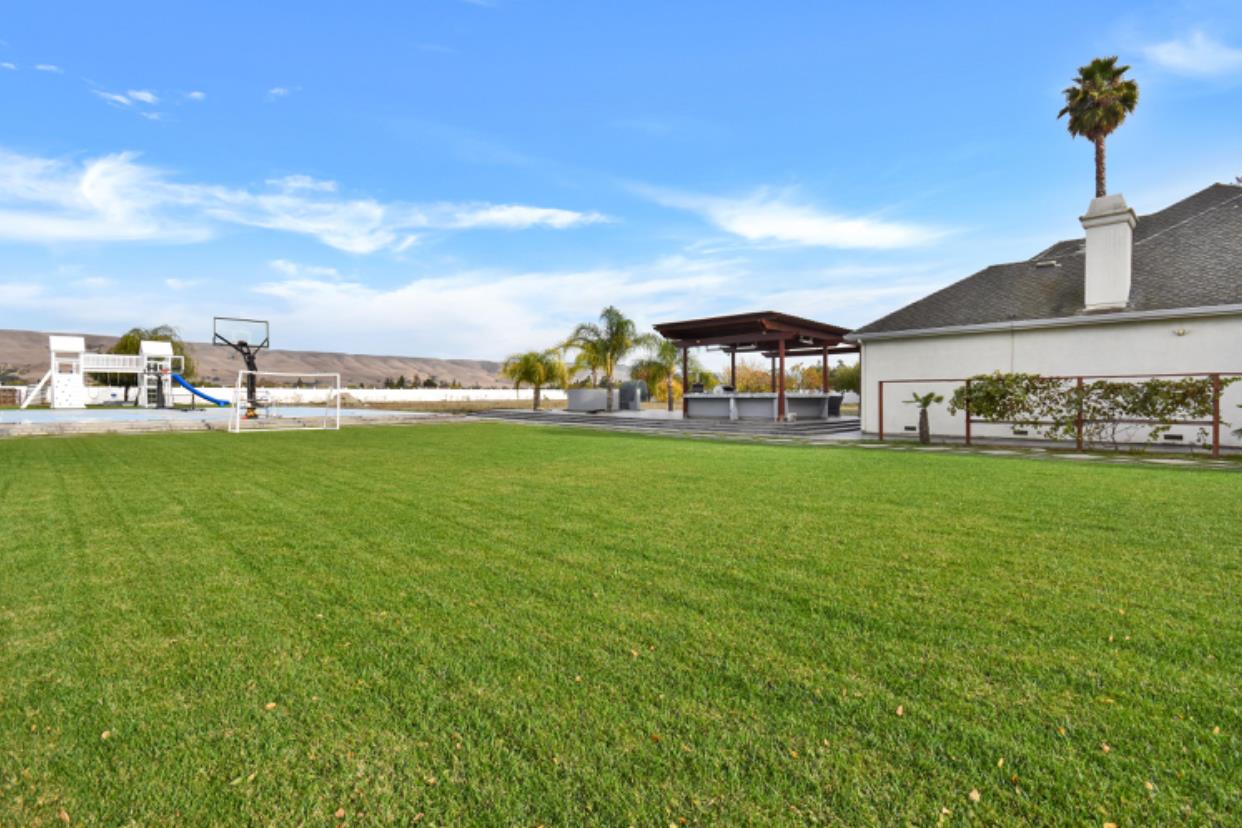 Detail Gallery Image 31 of 35 For 194 Lantz Dr, Morgan Hill,  CA 95037 - 4 Beds | 5 Baths