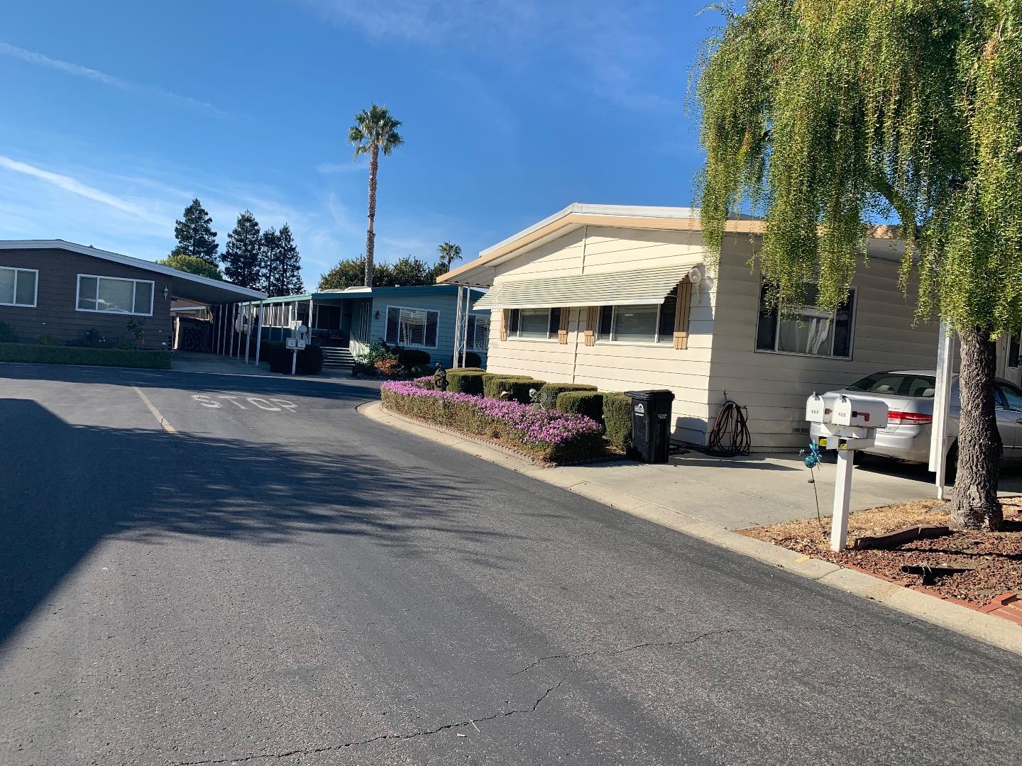 Detail Gallery Image 2 of 16 For 102 Quail Hollow Dr #102,  San Jose,  CA 95128 - 2 Beds | 2 Baths